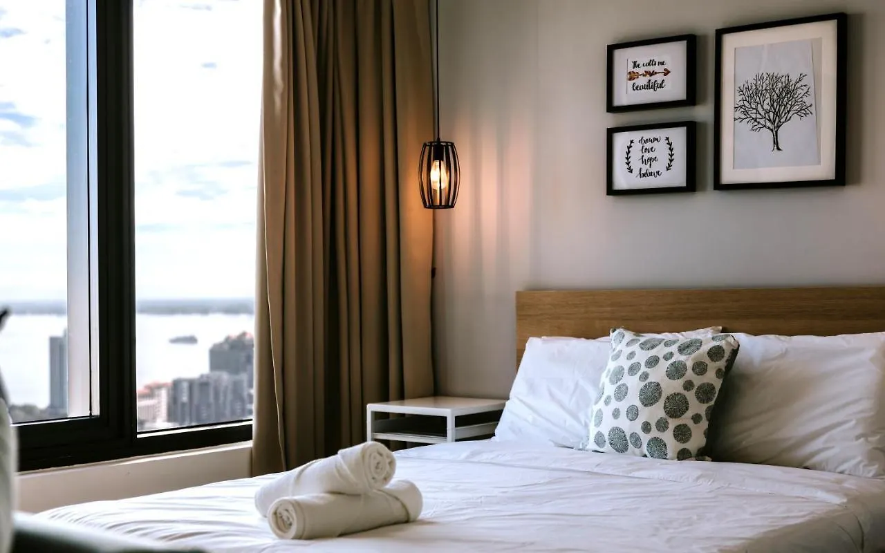Muji Studio 2 - Seaview At 218 Tropicana Near Komtar Food Heaven With Netflix & Tv Box جورج تاون 0*,  ماليزيا